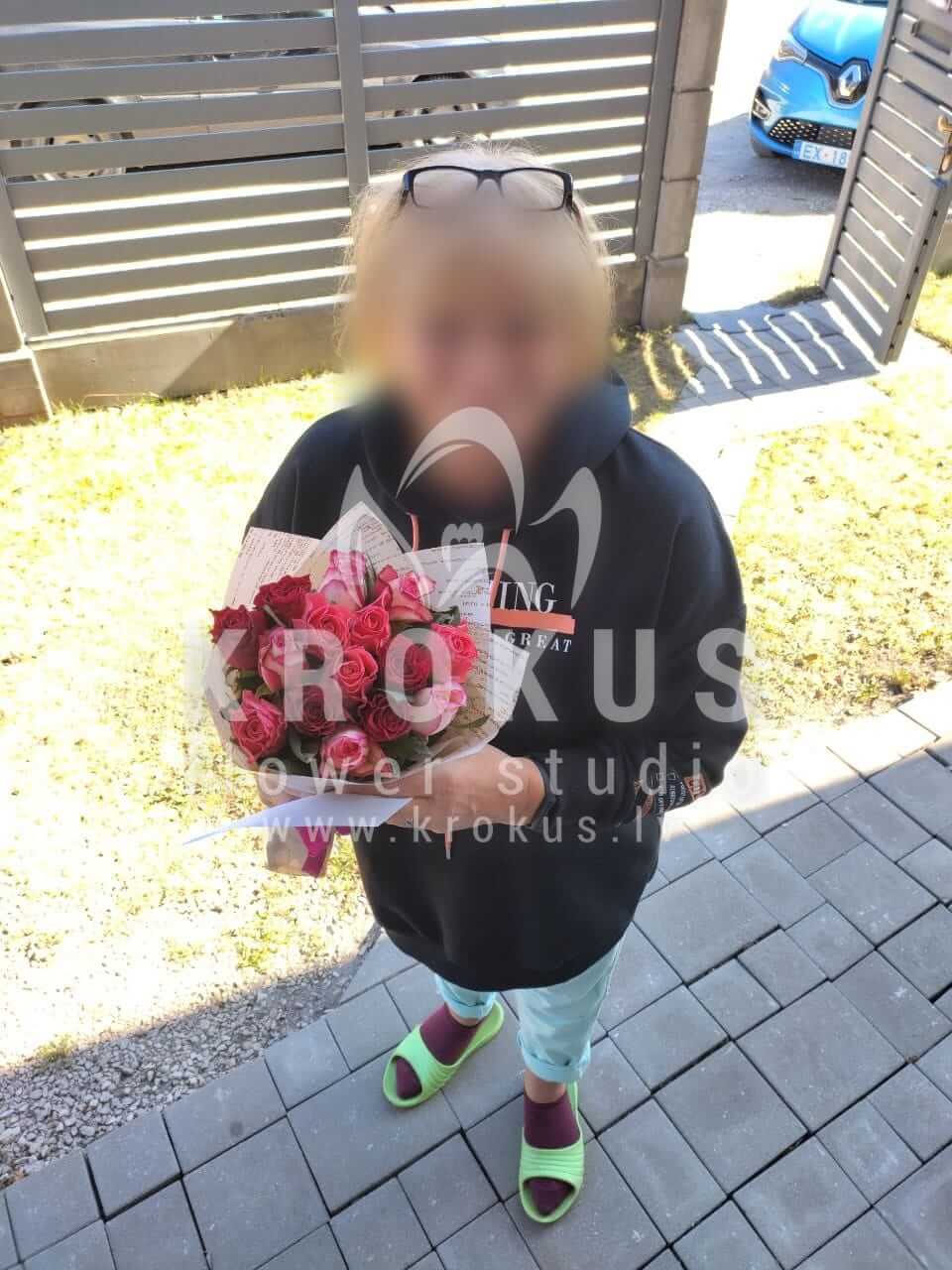 Ziedu piegāde Latvia Ragaciems (rozā rozesbaltas rozessarkanas rozes)