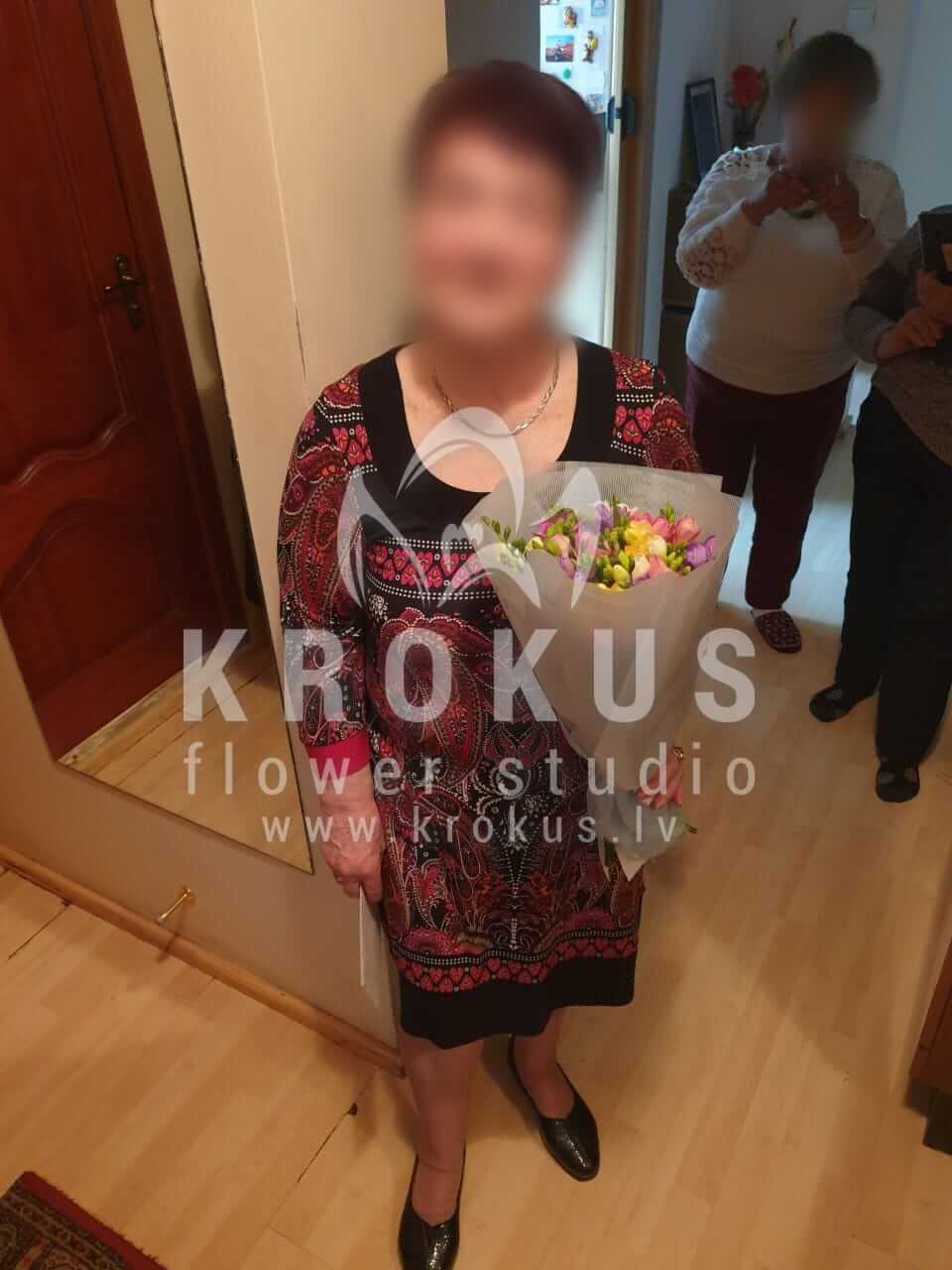 Ziedu piegāde Latvia Rīga (frēzijas)