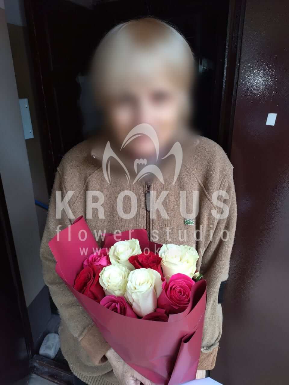 Deliver flowers to Rīga (pink roseswhite rosesred roses)