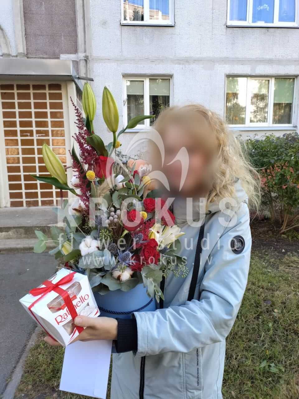 Deliver flowers to Rīga (decorliliesstylish boxgum treecottonred roses)