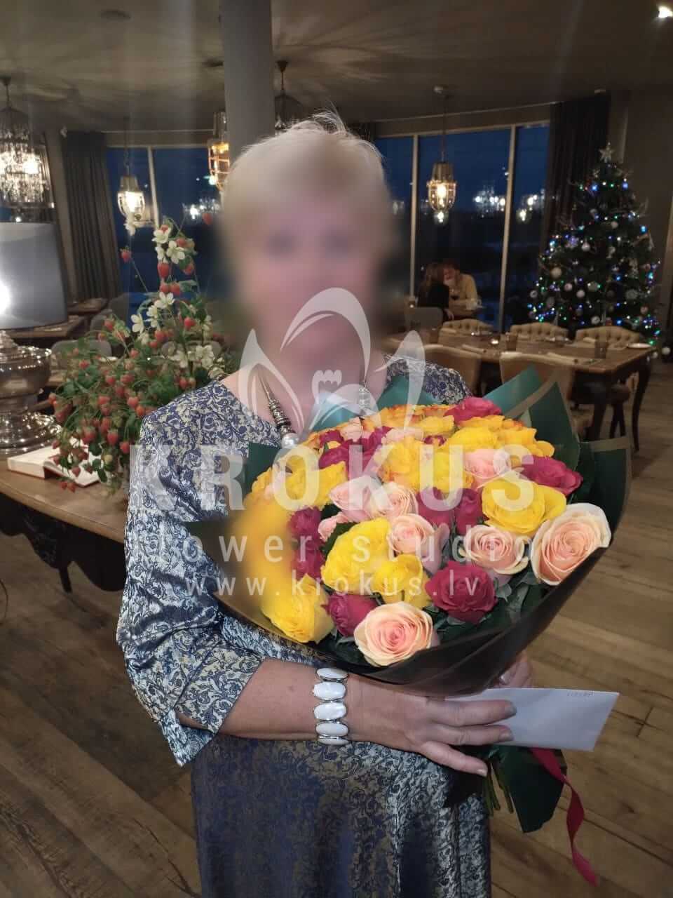 Ziedu piegāde Latvia Jurmala (rozā rozesbaltas rozesoranžas rozesdzeltenas rozessarkanas rozes)