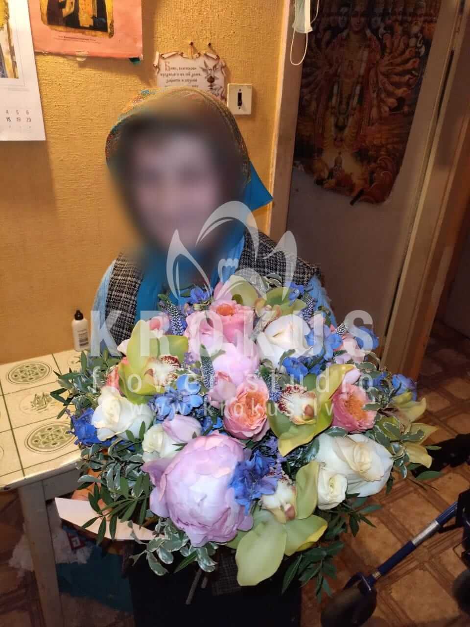 Deliver flowers to Rīga (meadow flowerslimoniumgoldenrodlupinebruniaorchidswhite rosesveronicacheesewoodpeoniesblue cornflowerdavid austin roses)