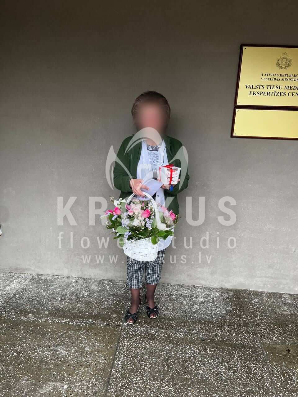 Ziedu piegāde Latvia Rīga (krūmrozesrozā rozesorhidejaswaxflowersalal (goltjēra)statice)