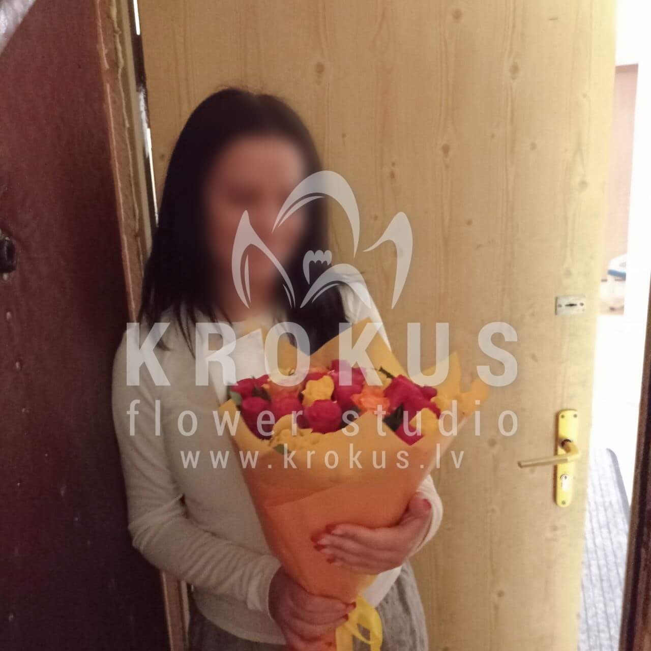 Ziedu piegāde Latvia Rīga (rozā rozesbaltas rozessarkanas rozes)