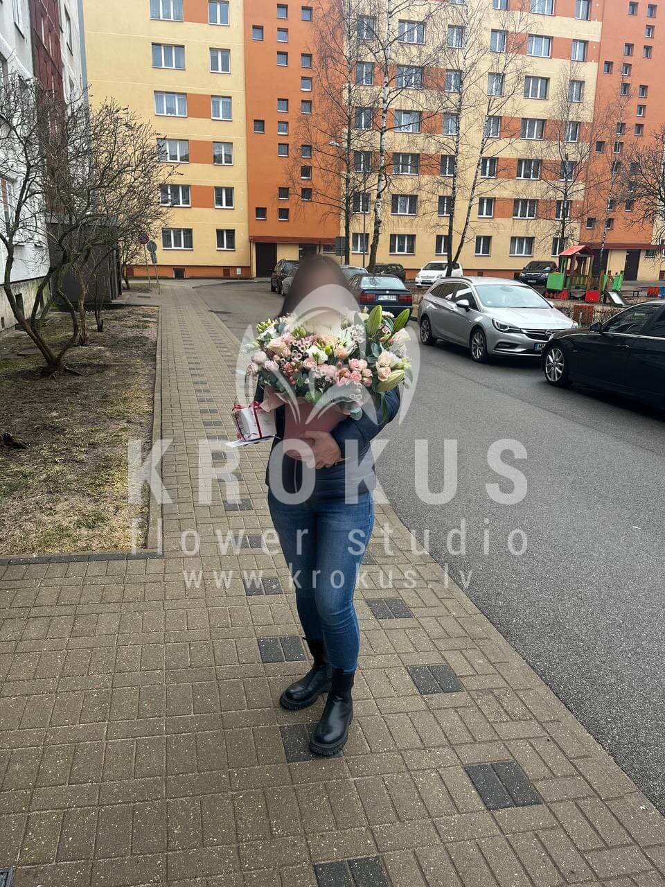 Ziedu piegāde Latvia Salaspils (kastekrūmrozeskallaslilijaskrēmkrāsas rozeseikaliptswaxflowerlizantes)