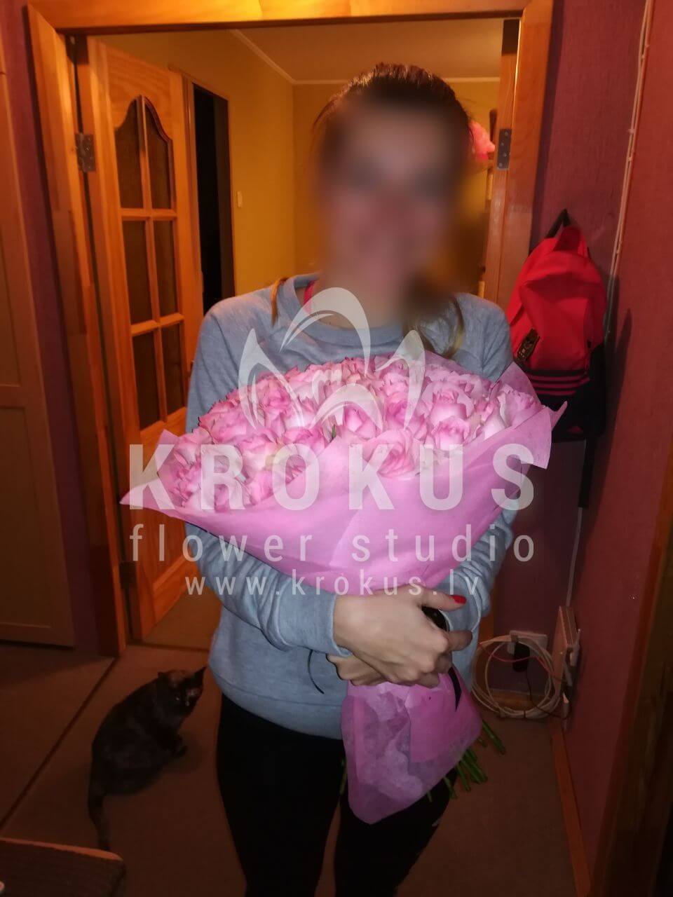 Deliver flowers to Rīga (decorilexclovespeony roseshydrangeaslisianthuses (eustoma))