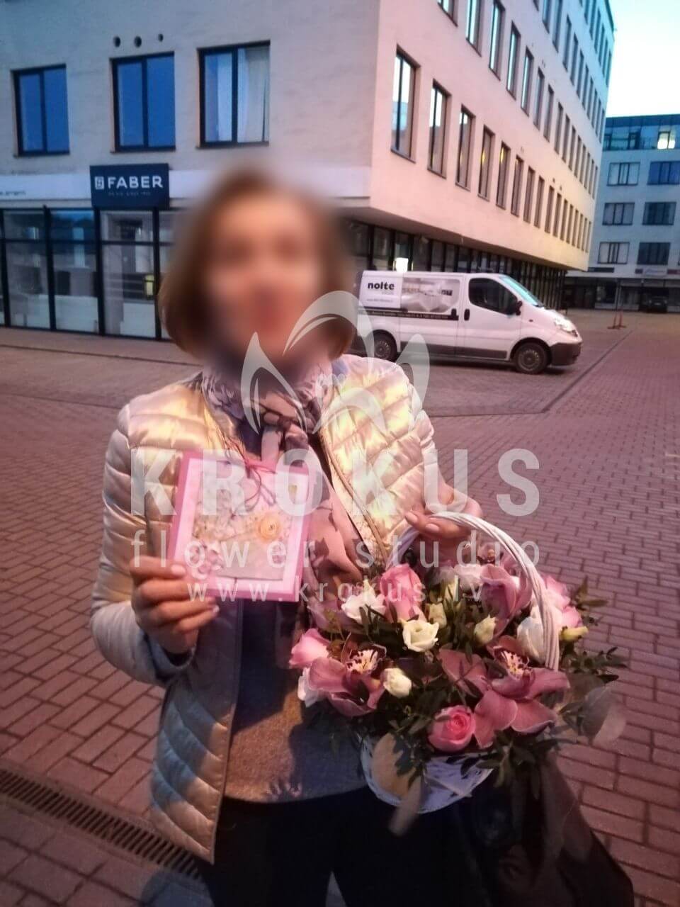 Ziedu piegāde Latvia Rīga (rozā rozesorhidejaseikaliptslizantes)
