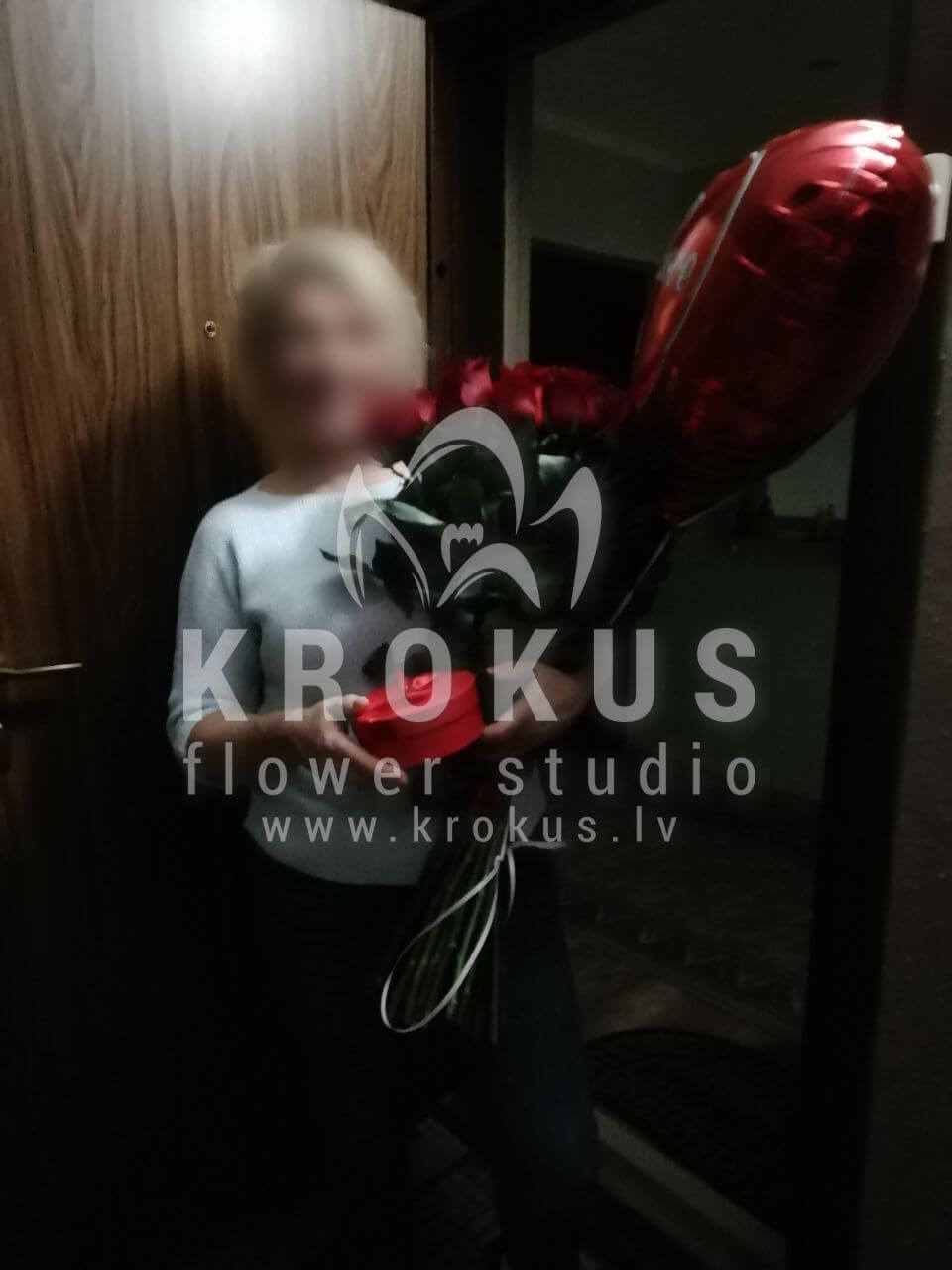 Доставка цветов в город Рига (двухцветные розы)