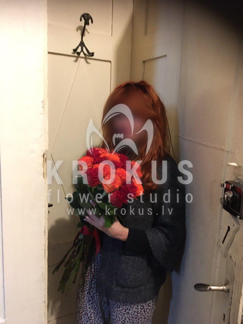 Deliver flowers to Rīga (craspediaruscusyellow rosesred roses)