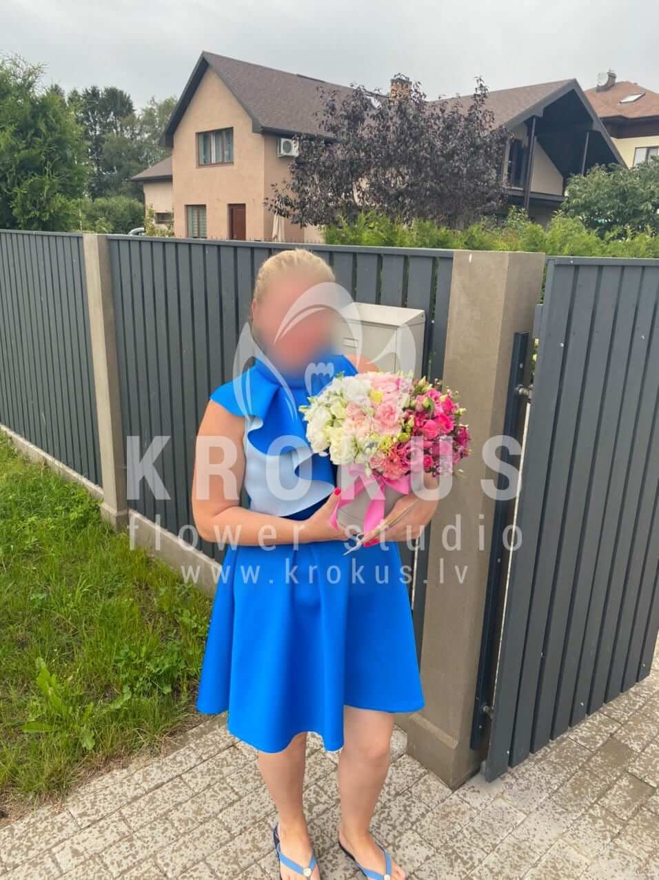 Ziedu piegāde Latvia Mārupe (krūmrozesrozā rozesskimmijadālijapeonveidīgās rozeshortenzijasastrancijaоzothamnuslizantes)