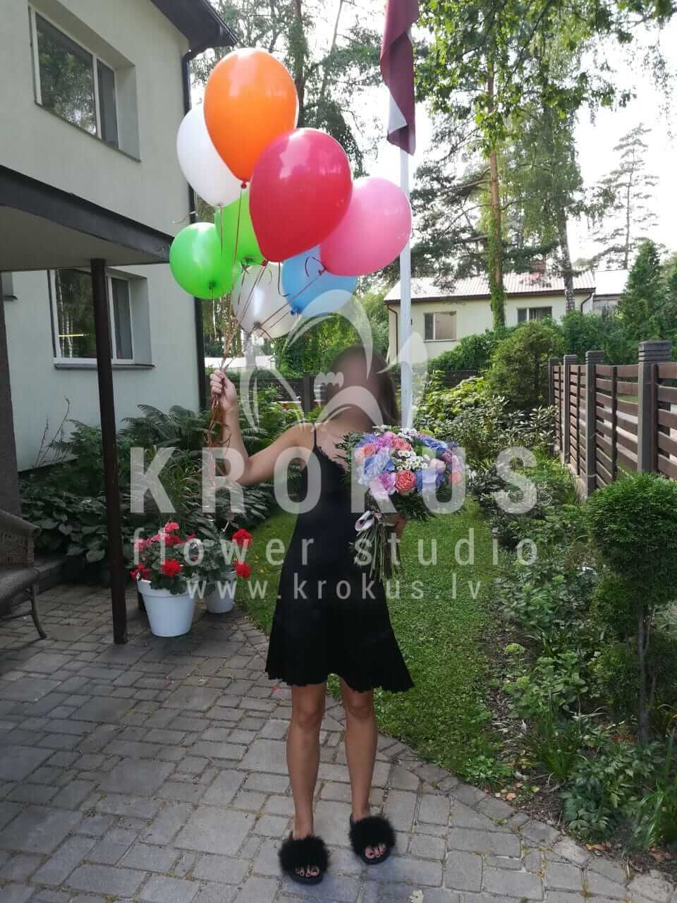 Ziedu piegāde Latvia Ogre (limonijaneļķessolidagodivkrāsu rozeskrizantēmas eryngiumhortenzijasveronikapitosporas)