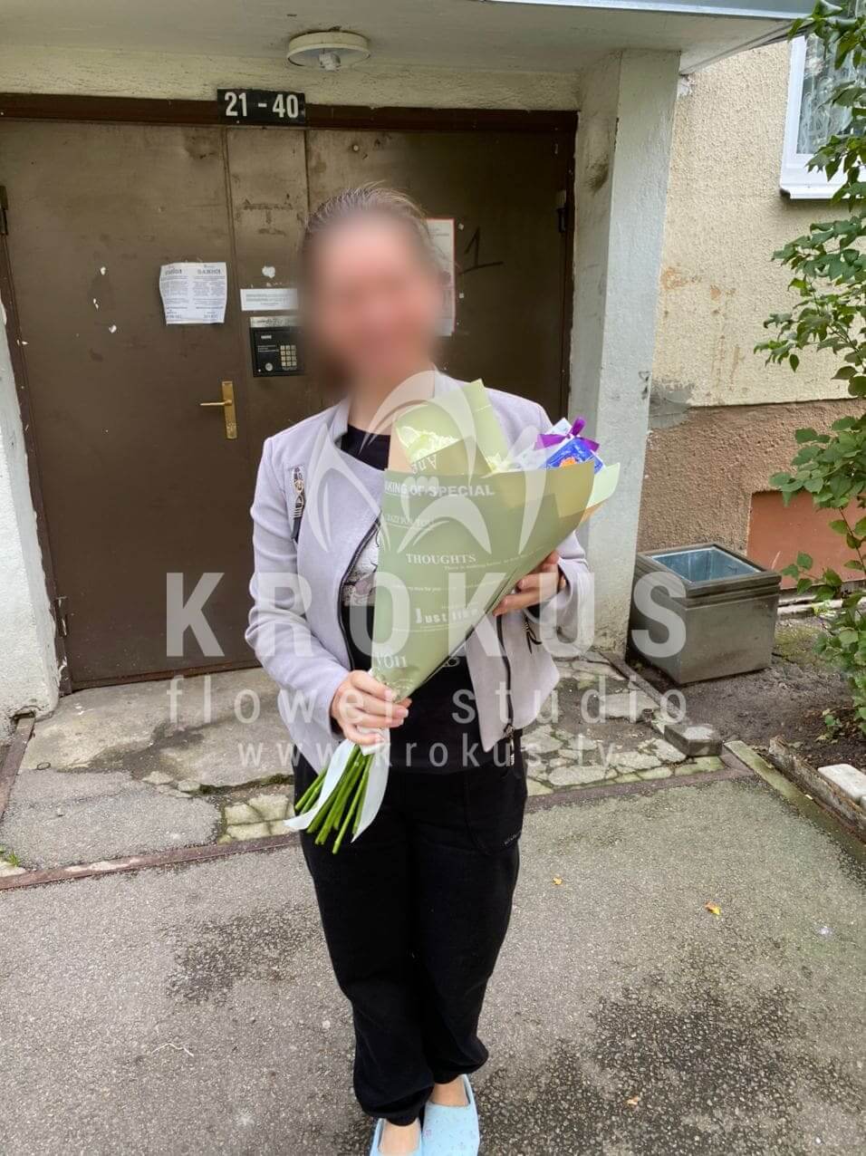 Ziedu piegāde Latvia Rīga (baltas rozes)