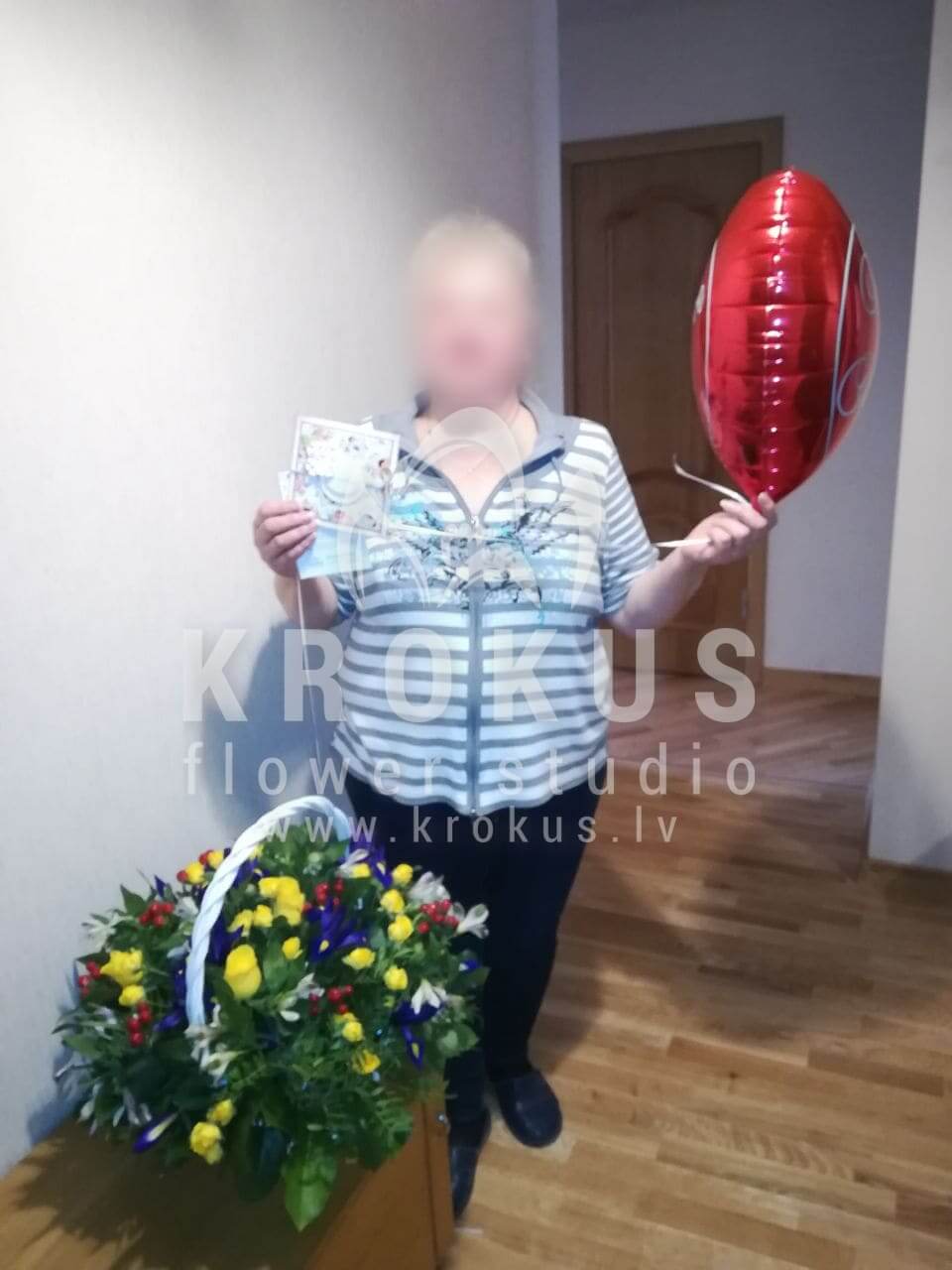 Ziedu piegāde Latvia Rīga (papardeīrissalstremērijahypericumdzeltenas rozessalal (goltjēra))