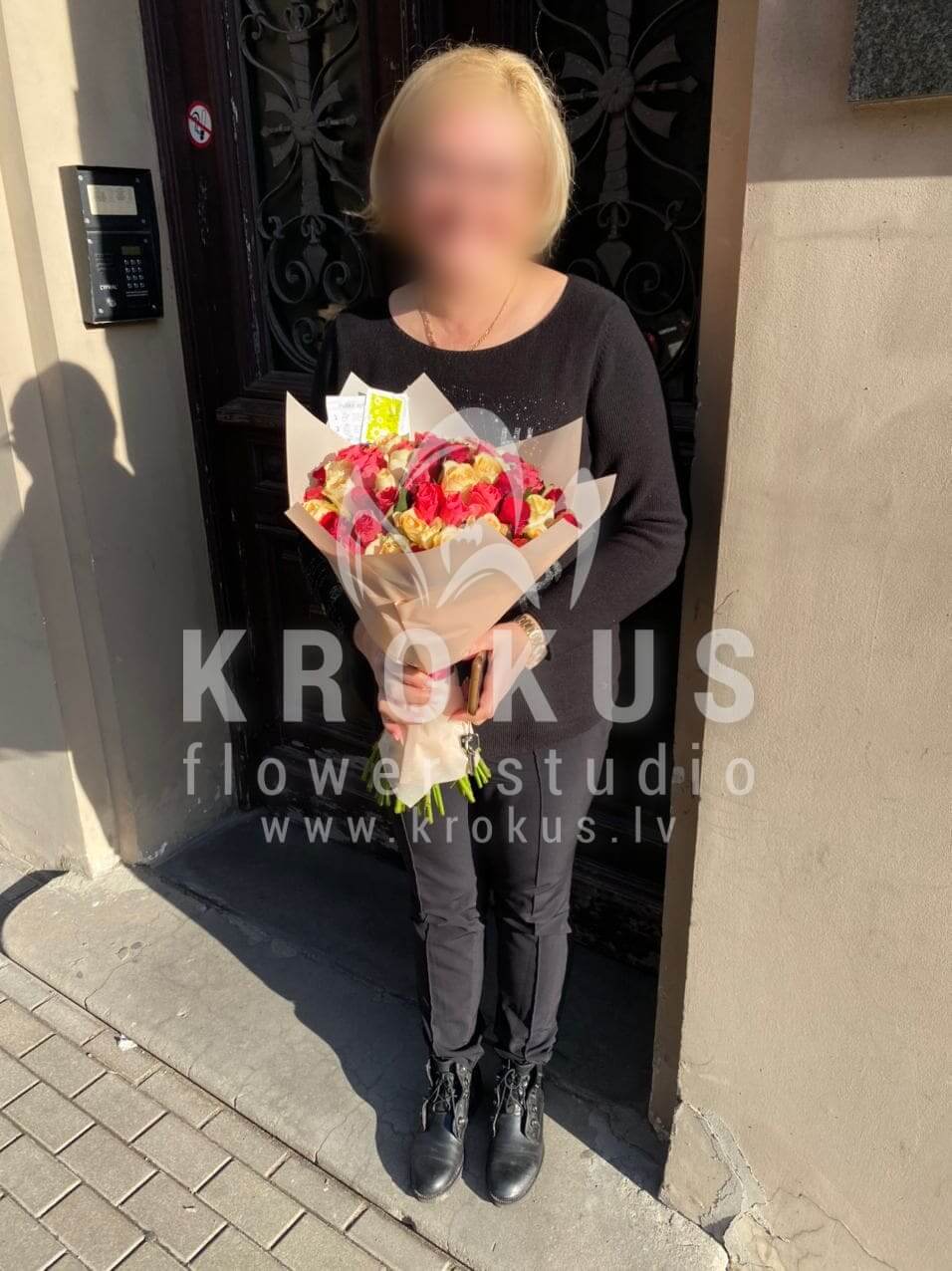 Deliver flowers to Rīga (pink roseswhite rosesorange rosesyellow rosesred roses)