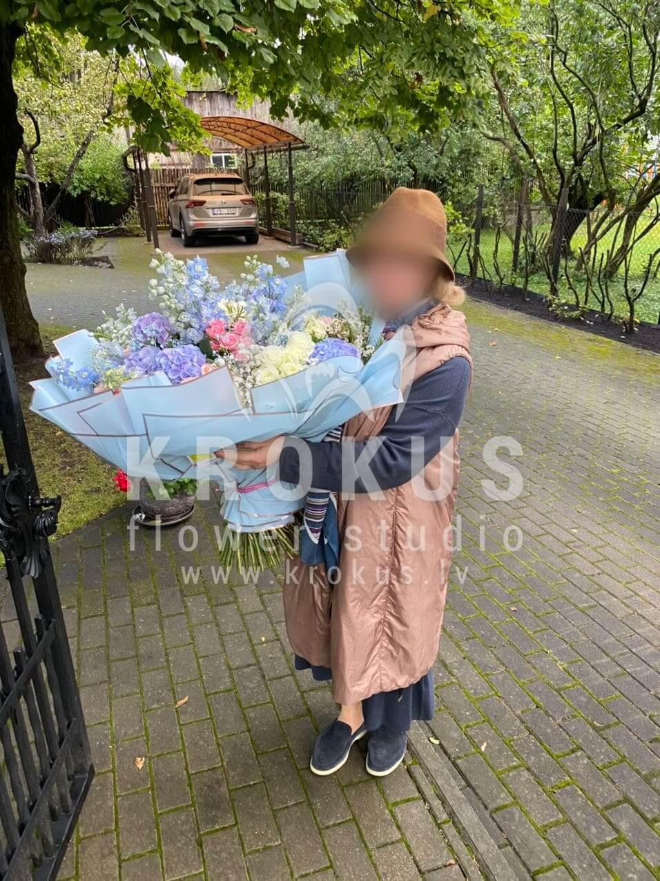 Ziedu piegāde Latvia Rīga (pļavas puķeslimonijasolidagolupīnabrunijaorhidejasbaltas rozesveronikapitosporaspeonijaspļavas dzelzenedeivida ostina rozes)