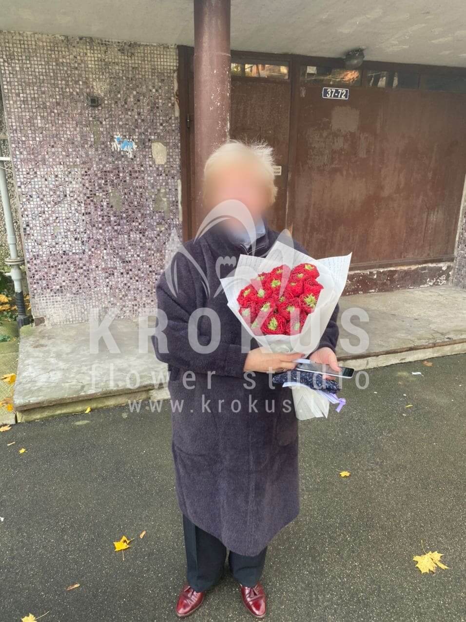 Ziedu piegāde Latvia Rīga (peonveidīgās rozessarkanas rozes)