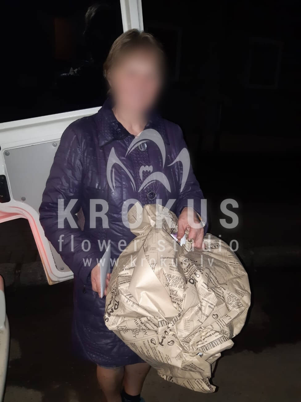 Ziedu piegāde Latvia Madona (krūmrozesrozā rozesneļķeswaxflowersalal (goltjēra)statice)