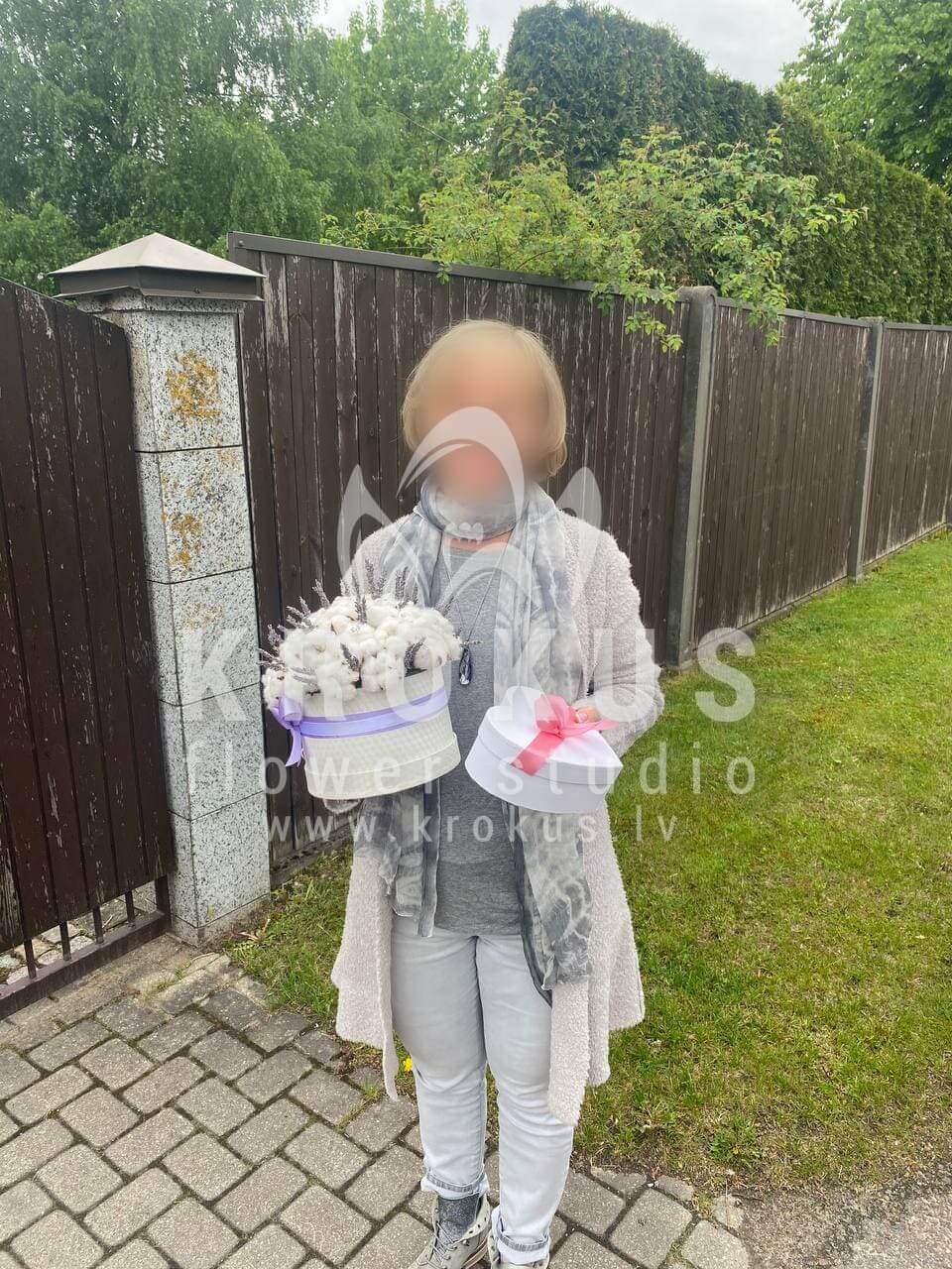 Ziedu piegāde Latvia Rīga (kastebrunijakokvilnalavanda)