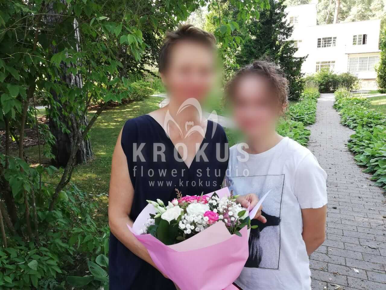 Ziedu piegāde Latvia Jūrmala (krūmrozesrozā rozestulpesgypsophila (ģipsene)ruskussveronikalizantes)