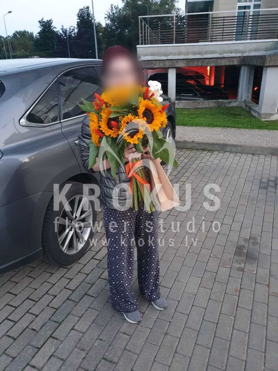 Ziedu piegāde Latvia Rīga (saulespuķeshypericumveronika)