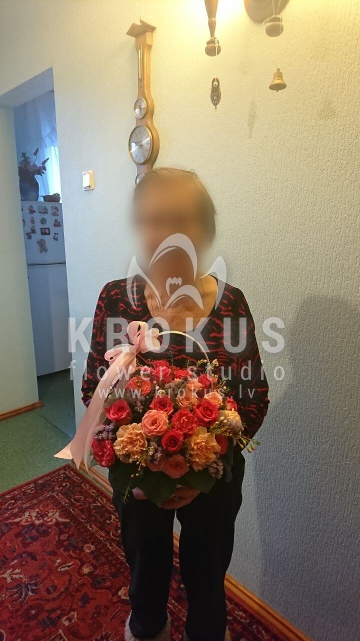Ziedu piegāde Latvia Latvia (krūmrozesrozā rozesneļķeswaxflowersalal (goltjēra)statice)