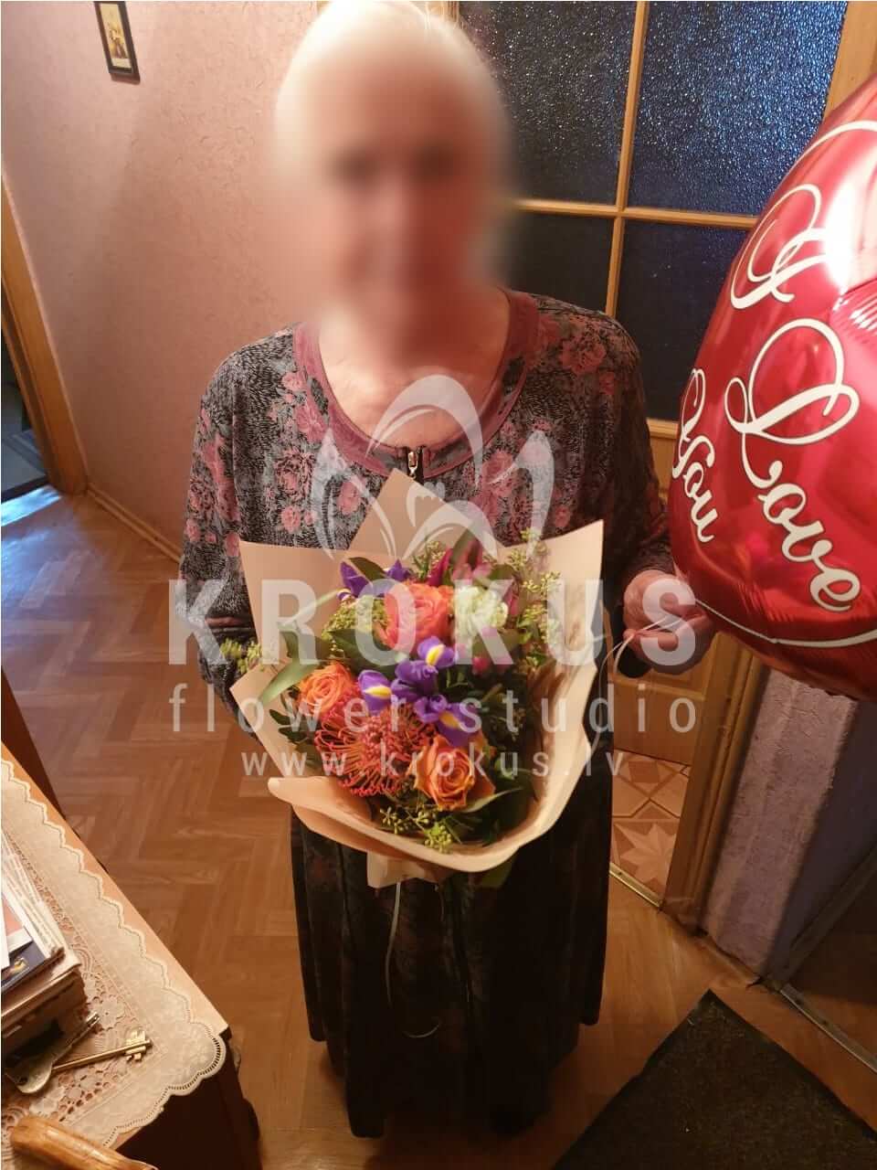 Ziedu piegāde Latvia Rīga (krūmrozesdekorshypericumleucospermumķirbislizantes)