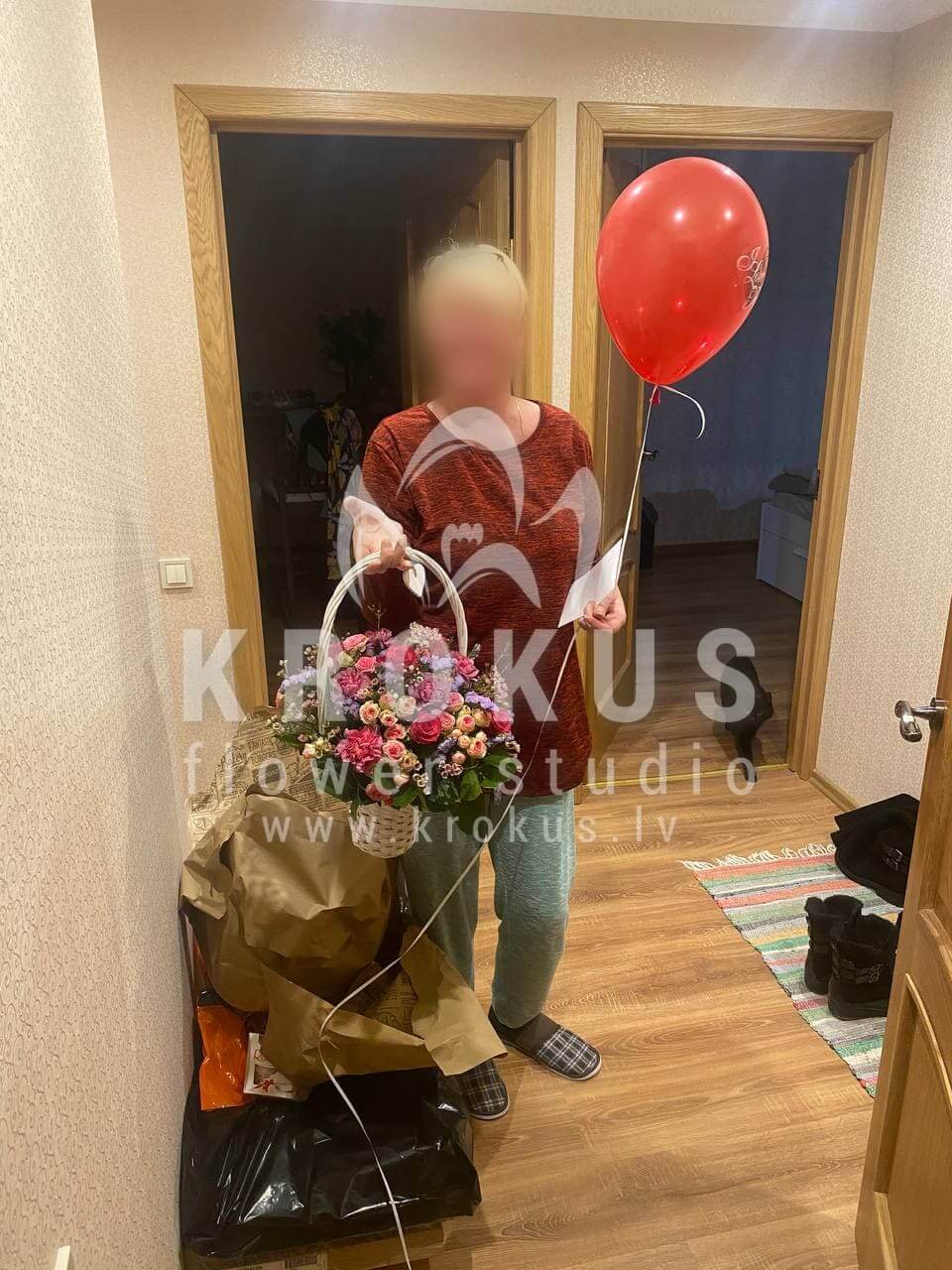 Ziedu piegāde Latvia Rīga (krūmrozesrozā rozesneļķeswaxflowersalal (goltjēra)statice)